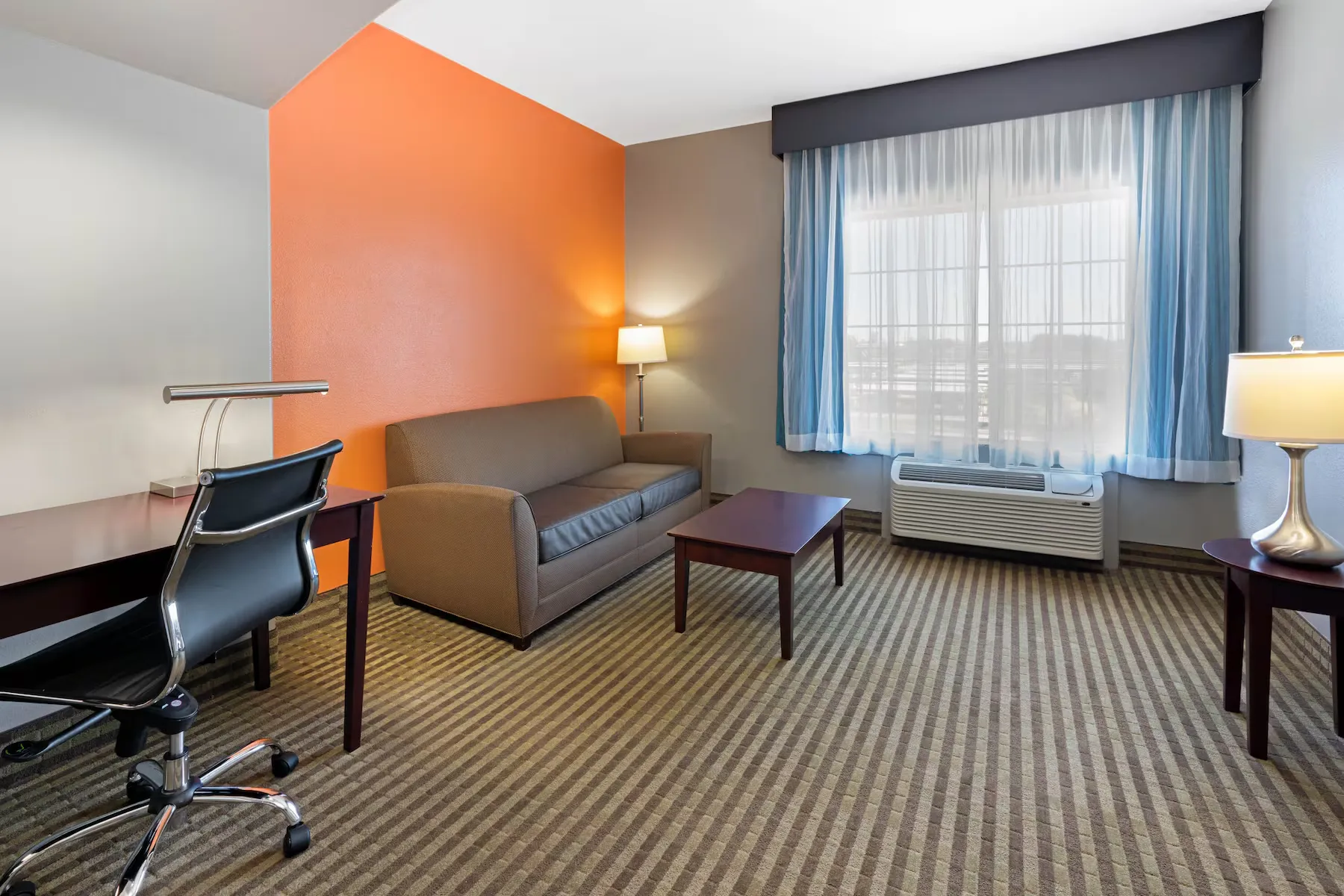 Well Furnished Guest Room